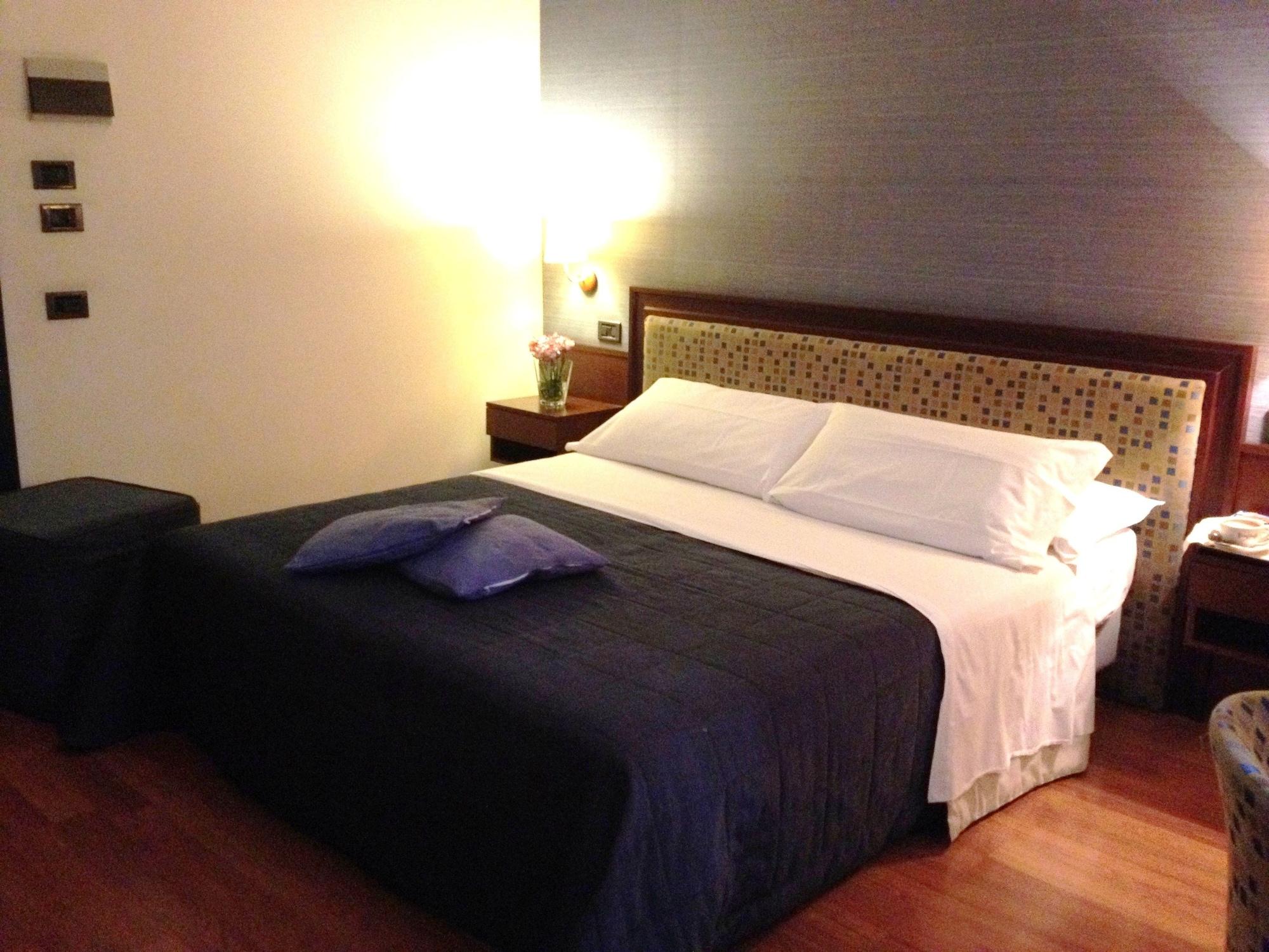 Hotel Montreal รากูซา ภายนอก รูปภาพ