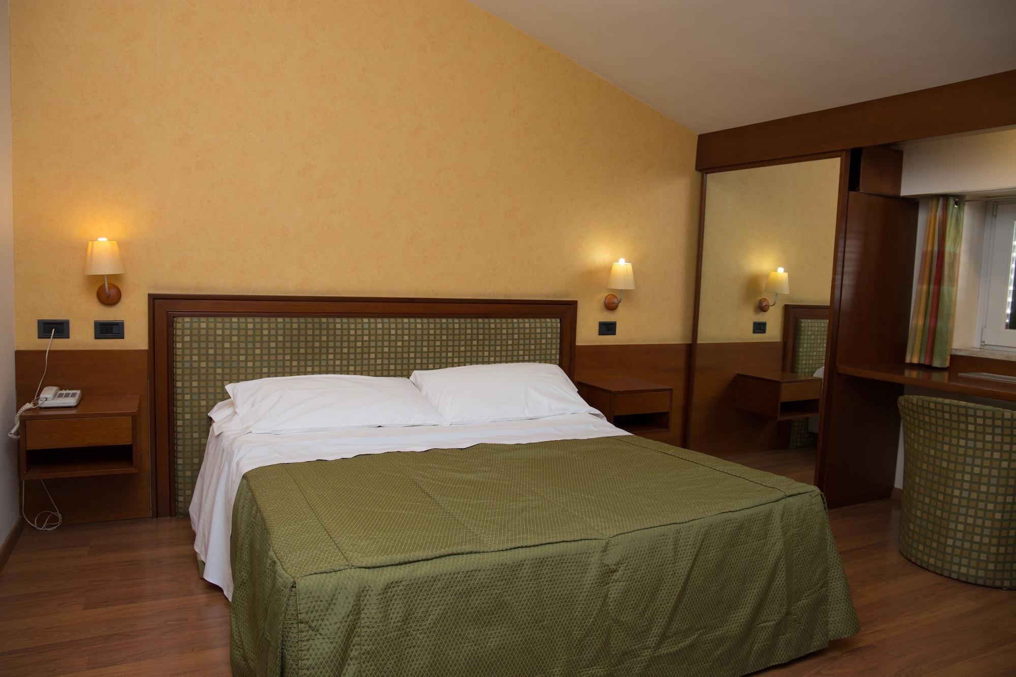 Hotel Montreal รากูซา ภายนอก รูปภาพ
