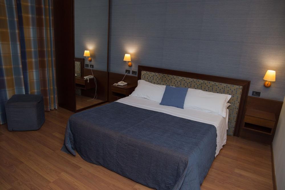 Hotel Montreal รากูซา ภายนอก รูปภาพ