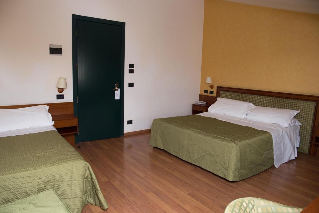 Hotel Montreal รากูซา ภายนอก รูปภาพ