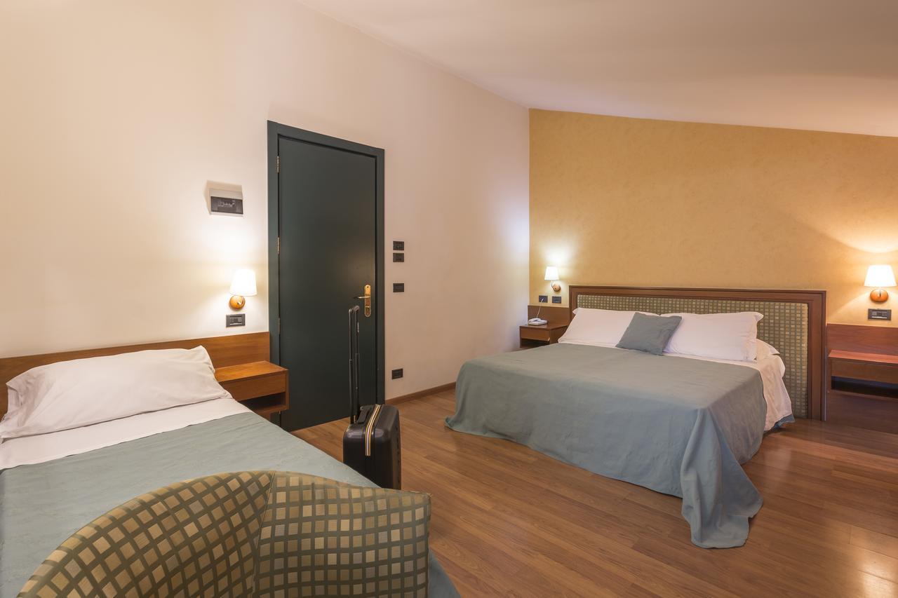 Hotel Montreal รากูซา ภายนอก รูปภาพ