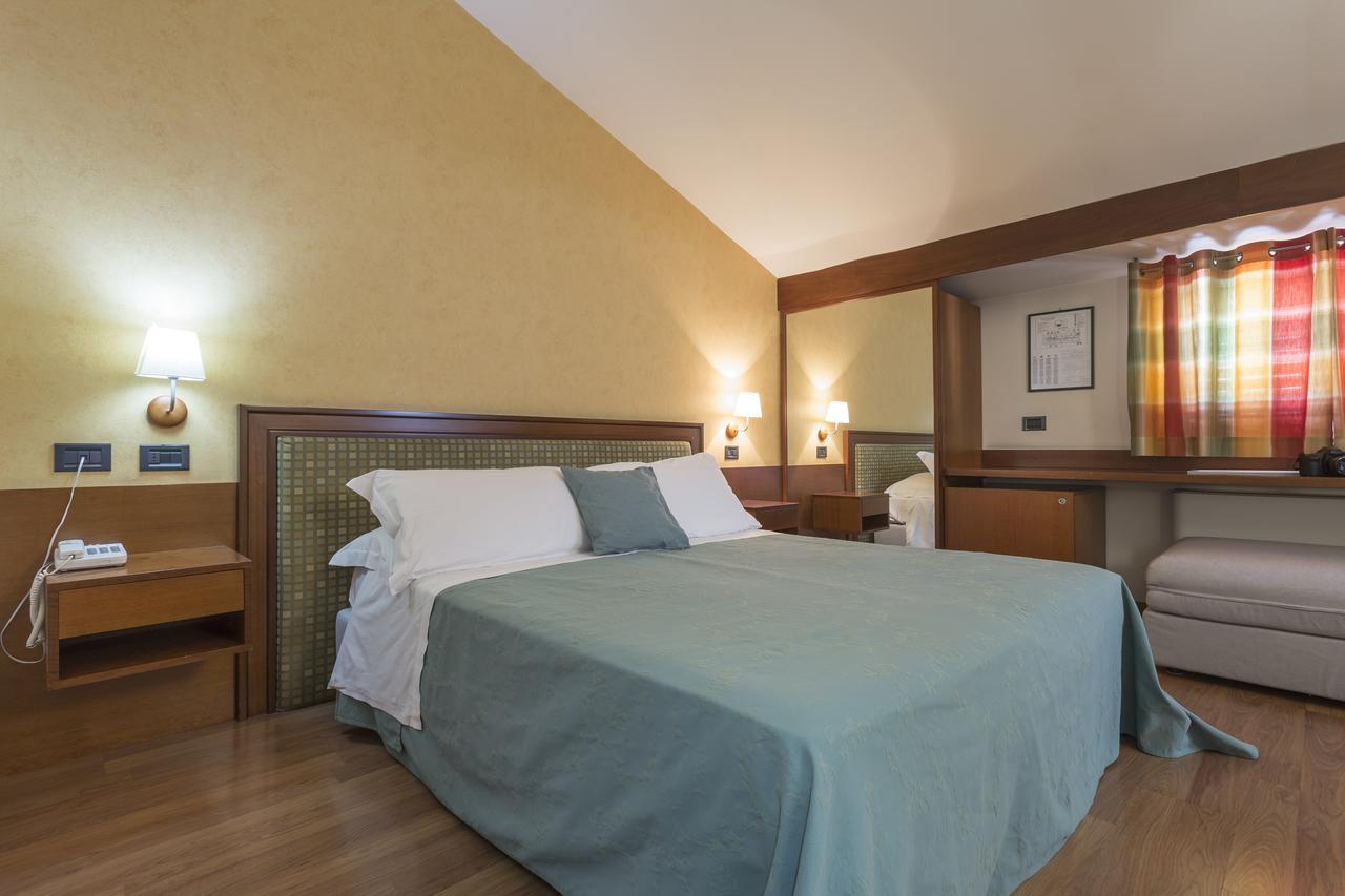 Hotel Montreal รากูซา ภายนอก รูปภาพ